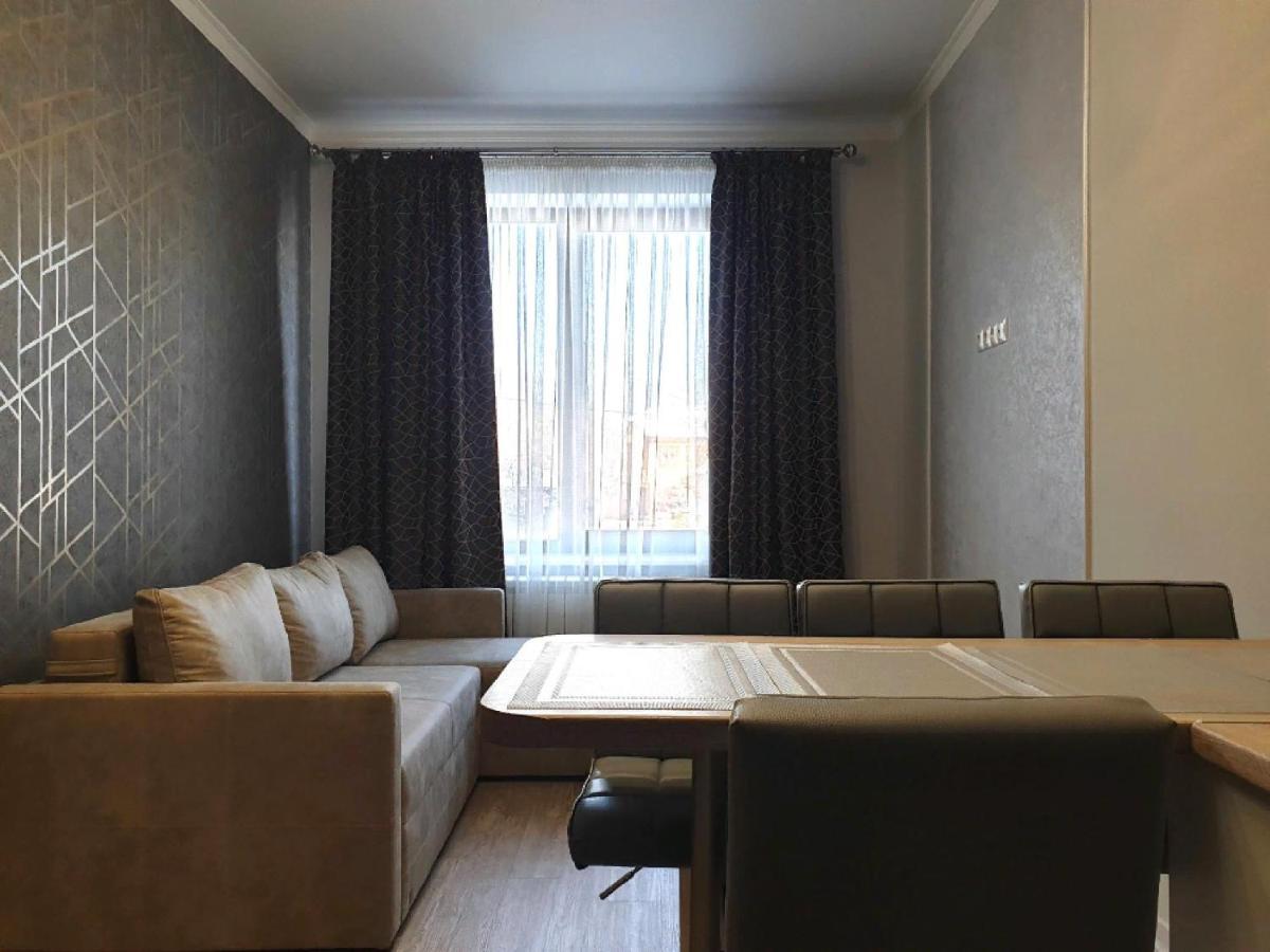 Apartment Sweethome 1 Free Parking Uzhhorod Exterior foto